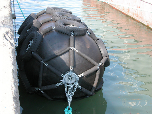 para-choque de borracha da plataforma a pouca distância do mar pneumática do barco de pesca 50Kpa para o navio