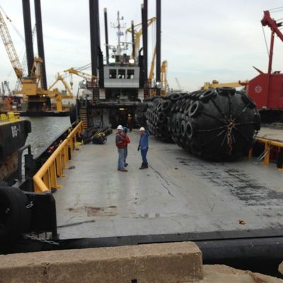 Para-choque pneumático inflável de Yokohama que flutua o para-choque do embarcadouro do kpa 50