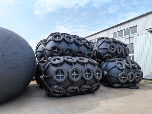 para-choque de 50Kpa 80Kpa Marine Yokohama Pneumatic Type Rubber para entrar o barco