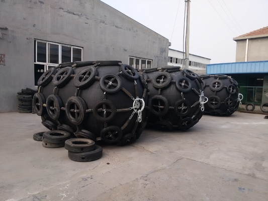 Tipo padrão preto de borracha pneumático de ISO17357 Yokohama do para-choque para a doca e o barco de proteção