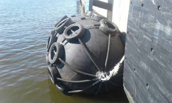 80kpa certificou profissionalmente para-choques de borracha pneumáticos de flutuação duráveis do pneumático para o navio &amp; o barco