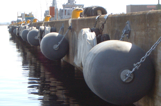 Para-choques de borracha do para-choque pneumático do estilingue para o navio a ancorar