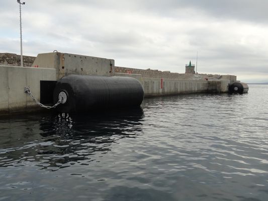 A flutuação personalizada espuma para-choque enchido com pneu e corrente