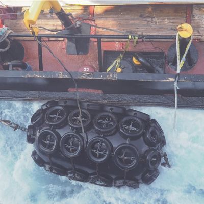 Para-choque de borracha pneumático durável da UE Yokohama para o navio que ancora entrando o amortecedor