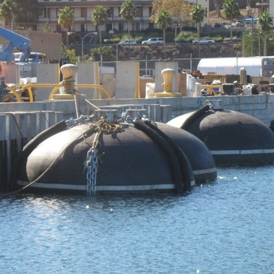 Amortecedor natural do barco de borracha do hidro para-choque pneumático submarino para a proteção do navio