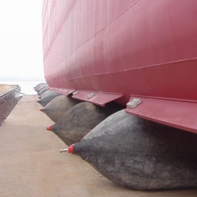 Além das bolsas a ar do salvamento do barco de borracha dos bens da limitação do espaço